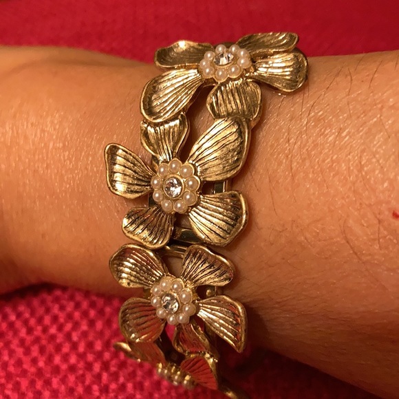 Vintage gold tone floral bracelet - Picture 4 of 5
